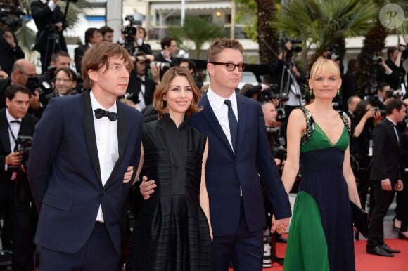 Sofia Coppola et son mari Thomas Mars, Nicolas Winding Refn et sa femme Liv Corfixen lors de la montée des marches du film Saint Laurent et l'hommage au cinéma d'animation, durant le Festival de Cannes le 17 mai 2014