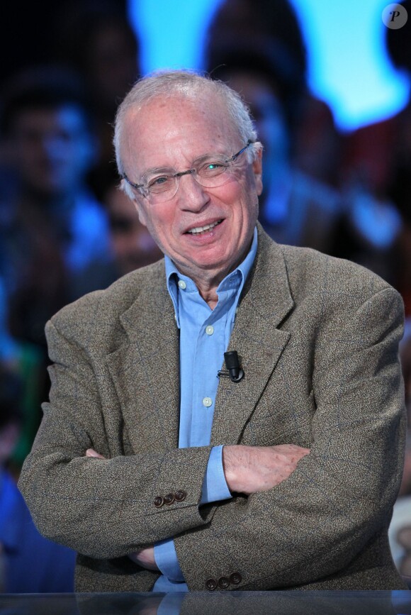 Thierry Roland lors de l'enregistrement de l'émission Vendredi sur un plateau, le 11 novembre 2011