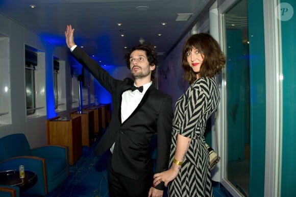 Daphne Bürki et Gunther Love à la soirée Reebok sur le bateau de la Villa Schweppes pour les 25 ans de la chaussure Pump lors du Festival de Cannes, le 17 mai 2014