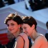 La réalisatrice Alice Rohrwacher et sa soeur Alba Rohrwacher - Montée des marches du film "Les Merveilles" (Le Meraviglie) lors du 67e Festival du film de Cannes le 18 mai 2014