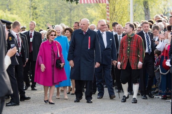 La famille royale de Norvège a achevé de fêter le bicentenaire de la constitution norvégienne à Eidsvoll le 17 mai 2014. Des festivités étaient organisées dans la ville où fut ratifié le texte en 1814, auxquelles le roi Harald, la reine Sonja, le prince Haakon et la princesse Mette-Marit ont pris part avec la reine Margrethe II de Danemark et le prince Henrik ainsi que le roi Carl XVI Gustaf de Suède et la reine Silvia.