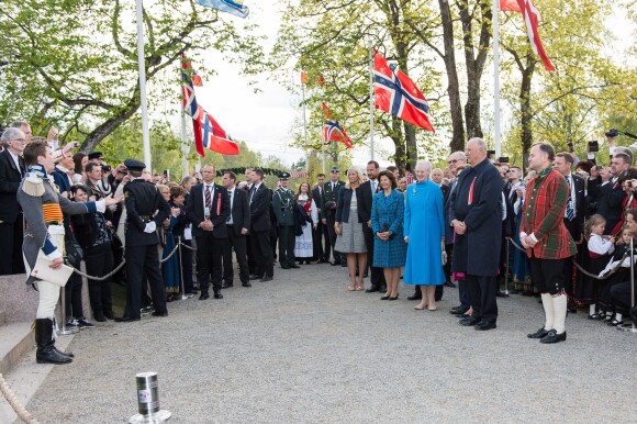 La famille royale de Norvège a fini de fêter le bicentenaire de la constitution norvégienne à Eidsvoll le 17 mai 2014. Des festivités étaient organisées dans la ville où fut ratifié le texte en 1814, auxquelles le roi Harald, la reine Sonja, le prince Haakon et la princesse Mette-Marit ont pris part avec la reine Margrethe II de Danemark et le prince Henrik ainsi que le roi Carl XVI Gustaf de Suède et la reine Silvia.