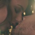 Lea Michele, très sexy et bien accompagnée, dans le clip de On My Way.
