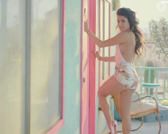 Lea Michele, vraiment très sexy, dans le clip de On My Way.