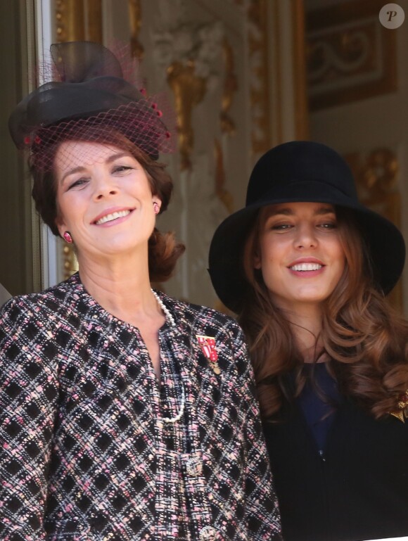 La princesse Caroline de Hanovre et sa fille Charlotte Casiraghi - La famille princiere de Monaco au balcon du palais lors de la cérémonie militaire à Monaco. Le 19 Novembre 2012.