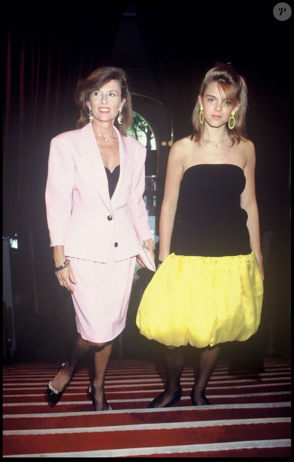 Nicole Courcel et Julie Andieu en 1987.
