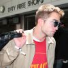 Robert Pattinson vient de quitter Cannes et arrive à Nice, le 21 mai 2014.