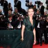 info : D'après l'AFP, la jurée du festival de Cannes a été victime mardi soir d'un oedème de Quincke ( qui n'a pas nécéssité d'hospitalisation) lors d'une soirée à Vallauris. Carole Bouquet - Montée des marches du film "Foxcatcher" lors du 67 ème Festival du film de Cannes – Cannes le 19 mai 2014.