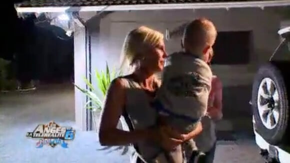 Les Anges de la télé-réalité 6 : Vanessa craque pour Julien, Hugo s'en va déjà