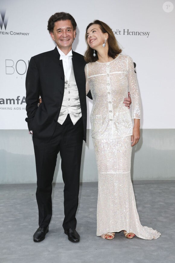 Carole Bouquet et son compagnon Philippe Sereys de Rothschild - Photocall du 21e gala de l'amfAR à l'Eden Roc au Cap d'Antibes en marge du 67e Festival du film de Cannes, le 22 mai 2014.