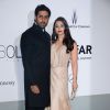 Aishwarya Rai et son mari Abhishek Bachchan - Photocall du 21e gala de l'amfAR à l'Eden Roc au Cap d'Antibes en marge du 67e Festival du film de Cannes, le 22 mai 2014.