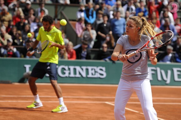 Laurent Lokoli et Alizé Cornet lors de la journées des Enfants de Roland-Garros, à Roland-Garros, le 24 mai 2014 à Paris