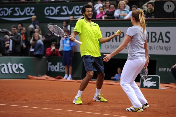 Laurent Lokoli et Alizé Cornet lors de la journées des Enfants de Roland-Garros, à Roland-Garros, le 24 mai 2014 à Paris