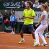 Alizé Cornet et Laurent Lokoli lors de la journées des Enfants de Roland-Garros, à Roland-Garros, le 24 mai 2014 à Paris