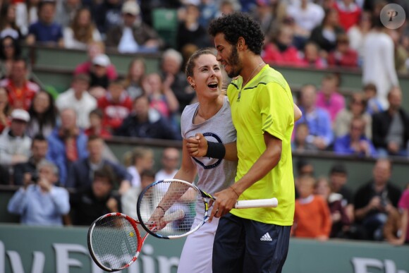 Laurent Lokoli et Alizé Cornet lors de la journées des Enfants de Roland-Garros, à Roland-Garros, le 24 mai 2014 à Paris