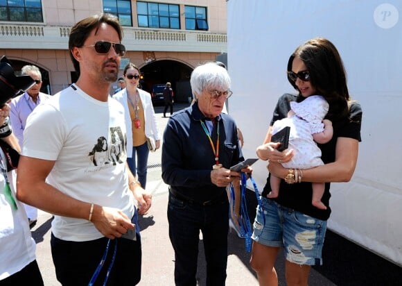 Tamara Ecclestone, Bernie Ecclestone, Jay Rutland et la petite Sophia dans le paddock du Grand Prix de Monaco, le 23 mai 2014