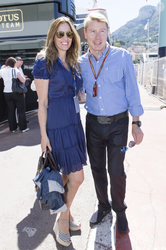 Mika Hakkinen et sa compagne Marketa Remesova dans le paddock du Grand Prix de Monaco, le 25 mai 2014