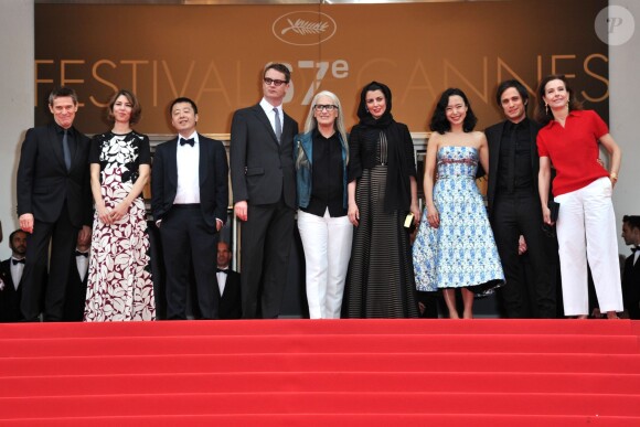 Le jury réuni une dernière fois : Willem Dafoe, Sofia Coppola, Zhangke Jia, Nicolas Winding Refn, Jane Campion, Leila Hatami, Do-yeon Jeon, Gael Garcia Bernal et Carole Bouquet lors de la dernière montée des marches du Festival de Cannes 2014