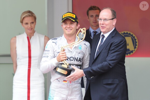 Nico Rosberg, la princesse Charlene et le prince Albert II de Monaco à l'issue du Grand Prix de Monaco le 25 mai 2014