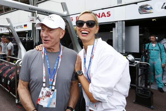 Sir Patrick Stewart, Karolina Kurkova lors du Grand Prix de Monaco le 25 mai 2014
