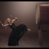 Image du clip "La La La (Brazil 2014)" de Shakira - un clip de Jaume de Laiguana un peu trop inspiré par Woodkid ? Mai 2014.