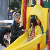 Laeticia Hallyday est allée passer un moment avec ses filles Jade et Joy dans un parc à Malibu. Les filles étaient très en joie....à chaque passage sur le toboggan, elles embrassaient leur mère. Le 25 mai 2014 