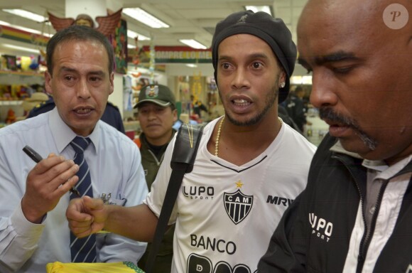 Ronaldinho à l'aéroport El Alto de La Paz, le 14 mars 2013