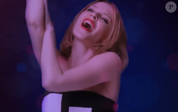 Kylie Minogue dans le clip de "Crystallize", chanson engagée contre le cancer du sein, dévoilé le 26 mai 2014.