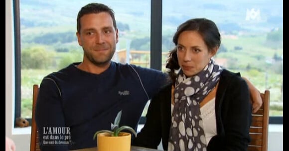 Sophie et son fiancé Matthieu - Emission "L'amour est dans le pré - Que sont-ils devenus ?", sur M6. Lundi 26 mai 2014.