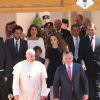 Le roi Abdullah II avec le pape François le 24 mai 2014 à Amman, suivis par la reine Rania et les enfants du couple royal, notamment le tout jeune prince Hashem.