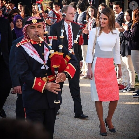 La reine Rania de Jordanie à Amman le 26 mai 2014 lors de la cérémonie de fin d'année de la promotion 2014 à l'Académie royale