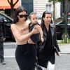 Kim Kardashian, sa fille North et sa grande soeur Kourtney se rendent à la boutique-atelier Givenchy, située avenue George V à Paris. Le 20 mai 2014.