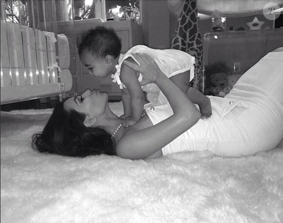 Photo de Kim Kardashian et sa fille North, postée le 11 mai 2014.