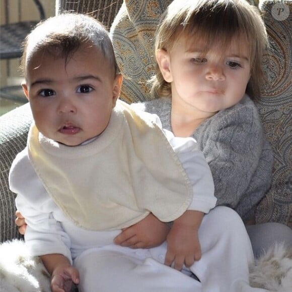 Photo de North West et Penelope Disick (fille de Kourtney Kardashian et Scott Disick), postée le 24 janvier 2014.
