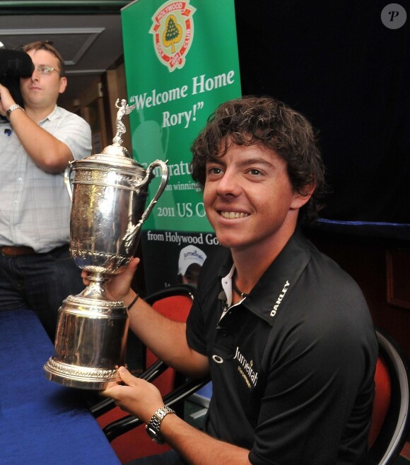 Rory McIlroy célèbre sa victoire à l'US Open, au Holywood Golf Club de County Down à Holywood, en Angleterre le 22 juin 2011