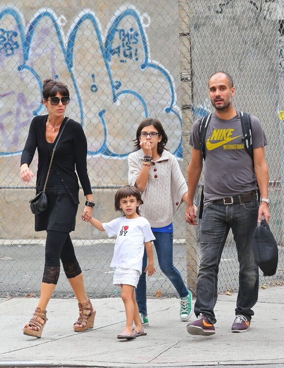 Pep Guardiola avec ses enfants à New York le 14 septembre 2012. 