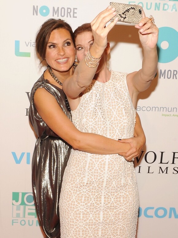 Mariska Hargitay et Debra Messing lors de la soirée "Joyful Revolution Gala" à New York, le 29 mai 2014.