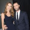 Adam Levine et sa fiancée Behati Prinsloo lors de la première du film "Begin Again" pendant le Festival du Film de Tribeca à New York, le 26 avril 2014.