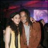 Yannick Noah et sa fille Yelena lors de la générale du spectacle "Saltimbanco" du Cirque Soleil à Boulogne-Billancourt, le 7 avril 2005.