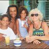 Exclusif : Yannick en famille avec ses deux enfants Joachim et Yelena et sa maman, Marie Claire (photo d'archives).