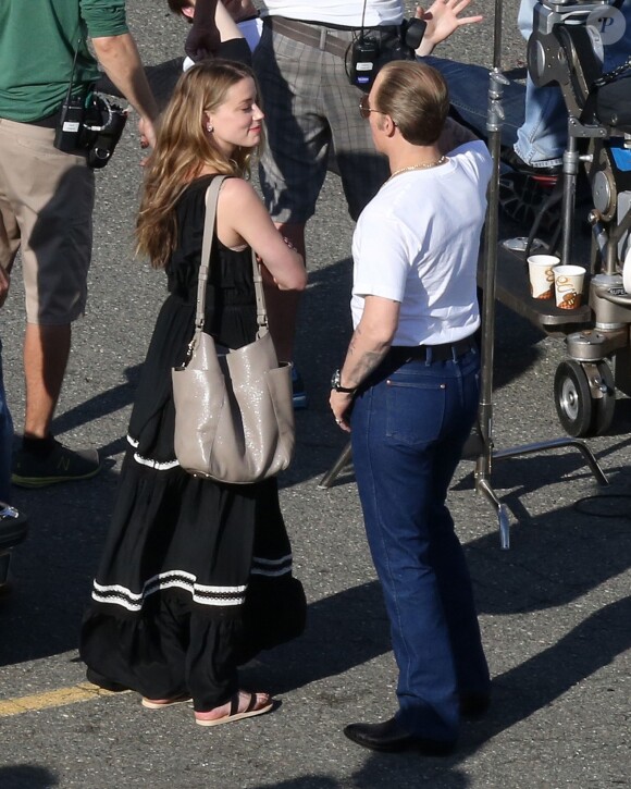 Johnny Depp et sa fiancée Amber Heard sur le tournage du film "Black Mass" à Boston, le 2 juin 2014.