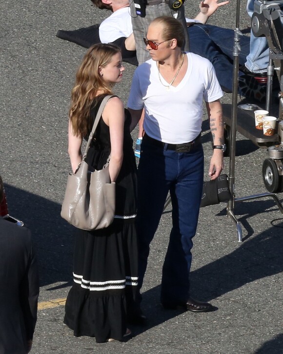 Johnny Depp et sa fiancée Amber Heard sur le tournage du film "Black Mass" à Boston, le 2 juin 2014.