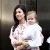 Khloe Kardashian sort de son hôtel à SoHo le 2 juin 2014 avec sa fille Penelope.