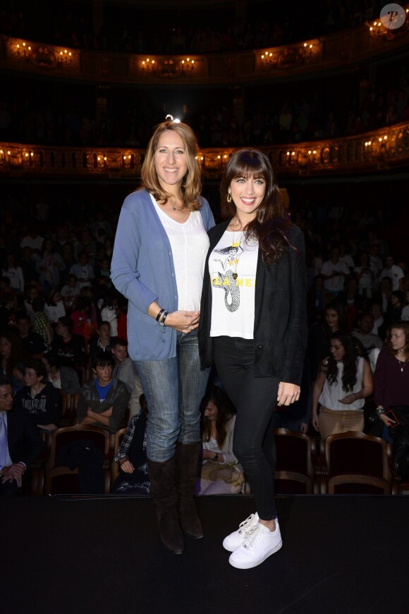 Maud Fontenoy enceinte et Nolwenn Leroy - Cérémonie de remise de prix des "Défis Scolaires" de la Fondation Maud Fontenoy à l'occasion de la Journée mondiale de l'environnement au Théâtre de l'Odéon à Paris le 5 juin 2014.