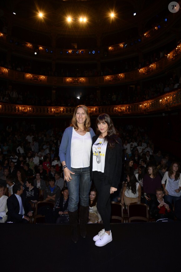 Maud Fontenoy enceinte et Nolwenn Leroy - Cérémonie de remise de prix des "Défis Scolaires" de la Fondation Maud Fontenoy à l'occasion de la Journée mondiale de l'environnement au Théâtre de l'Odéon à Paris le 5 juin 2014.