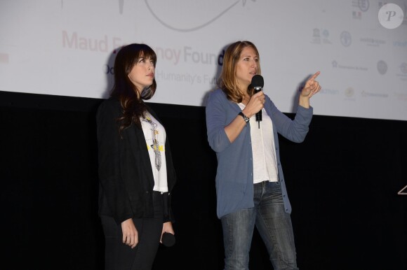 Maud Fontenoy enceinte et Nolwenn Leroy - Cérémonie de remise de prix des "Défis Scolaires" de la Fondation Maud Fontenoy à l'occasion de la Journée mondiale de l'environnement au Théâtre de l'Odéon à Paris le 5 juin 2014.