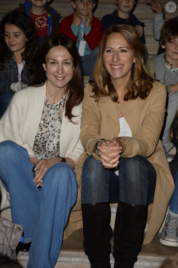 Maud Fontenoy enceinte et Elsa Zylberstein - Cérémonie de remise de prix des "Défis Scolaires" de la Fondation Maud Fontenoy à l'occasion de la Journée mondiale de l'environnement au Théâtre de l'Odéon à Paris le 5 juin 2014.