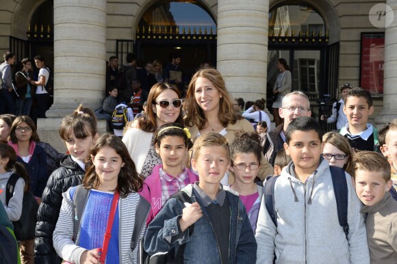 Maud Fontenoy enceinte et Elsa Zylberstein - Cérémonie de remise de prix des "Défis Scolaires" de la Fondation Maud Fontenoy à l'occasion de la Journée mondiale de l'environnement au Théâtre de l'Odéon à Paris le 5 juin 2014.
