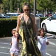  Jennifer Lopez va faire du shopping chez Barnes &amp; Noble avec son petit ami Casper Smart et ses enfants Max et Emme &agrave; Calabasas, le 14 septembre 2013. 