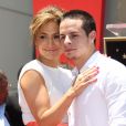  Jennifer Lopez et Casper Smart lors de la remise de m&eacute;daille de Jennifer Lopez sur le "Walk of Fame" &agrave; Hollywood, le 20 juin 2013. 